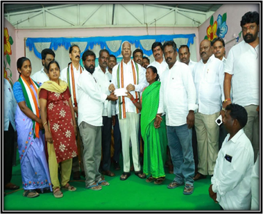 ఫలించిన న్యాయ పోరాటం.. రైతు ఆత్మహత్య కుటుంబాలకు అందిన పరిహారం - Cover Image