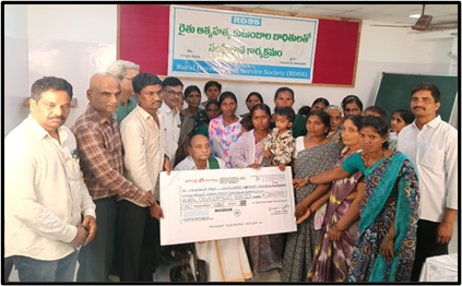 ఆంధ్రప్రదేశ్‌లో రైతు ఆత్మహత్య బాధిత కుటుంబాల పరిస్థితి- కుటుంబాలకు జీవనోపాధి సహకారం అవసరం - Cover Image